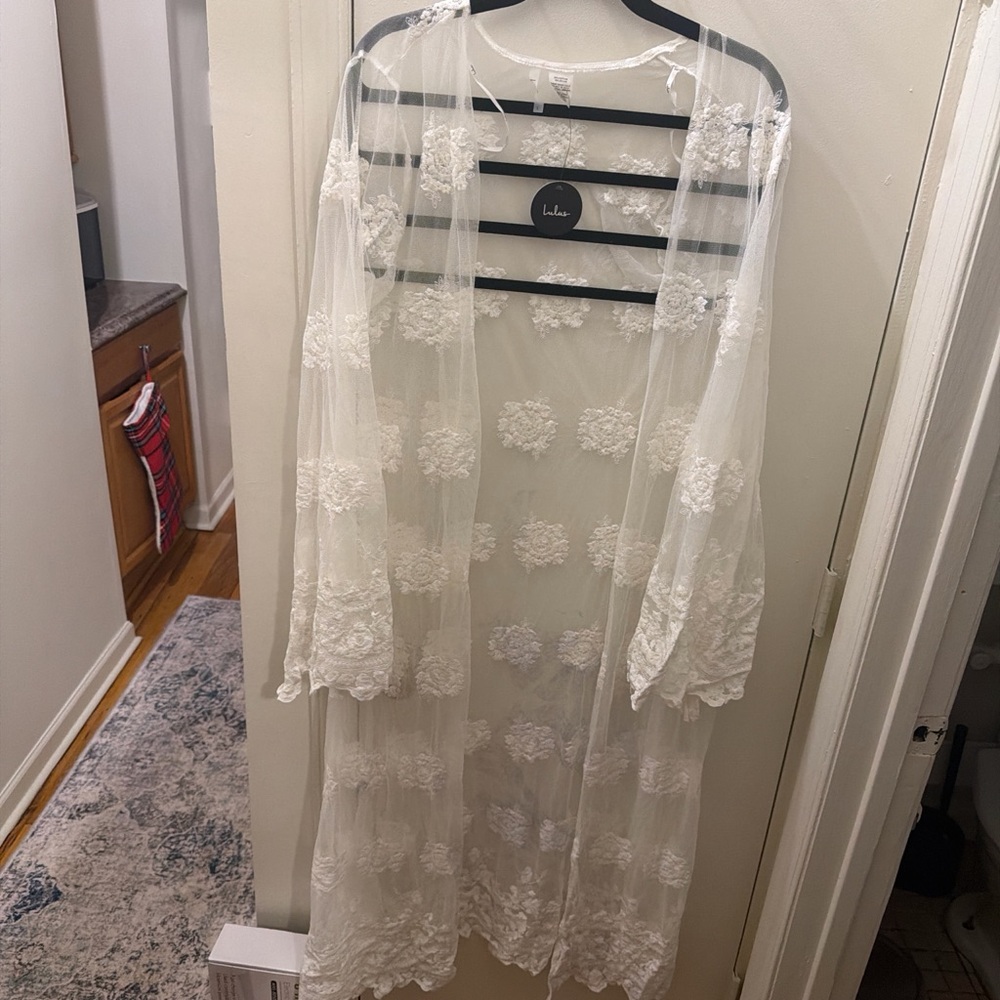 Lulu's Ivory Floral Lace Robe - Picture 3 of 4